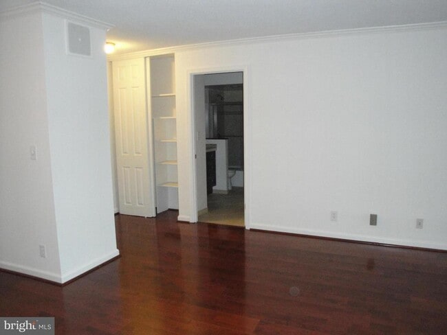 Building Photo - 8360 Greensboro Dr