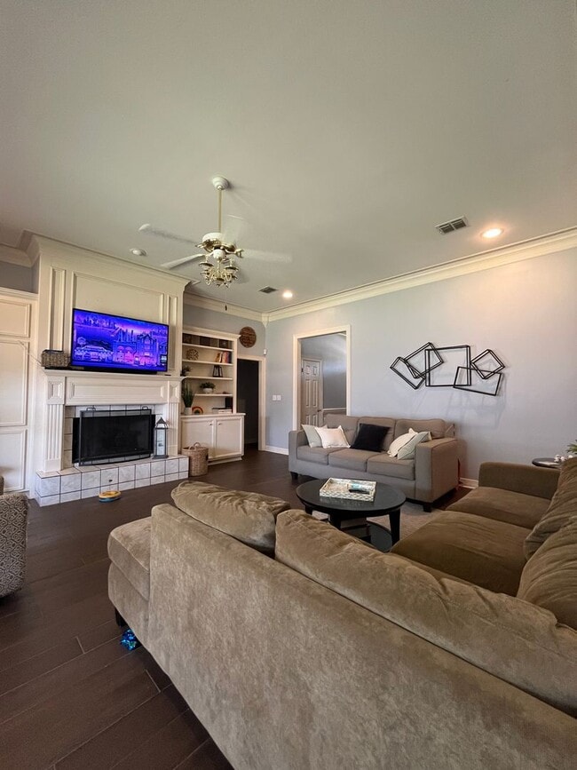Building Photo - 852 Azalea Garden Dr
