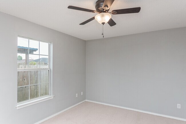 Building Photo - 617 Hanley Downs Dr