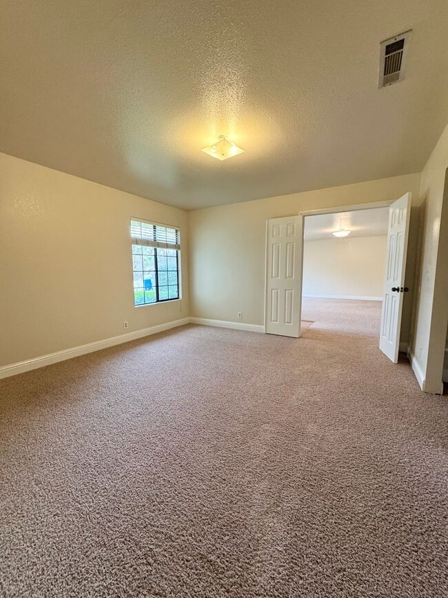 Building Photo - 4 Bedroom in Candlewood Subdivision