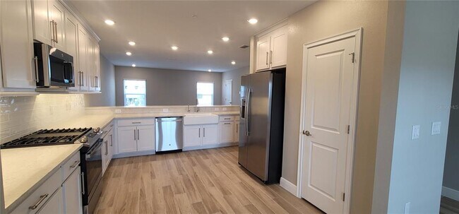 Building Photo - 5351 Bridge St