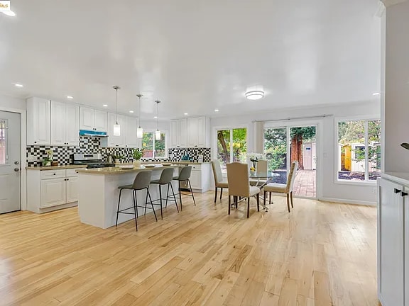 Building Photo - 1431 Sunset Loop