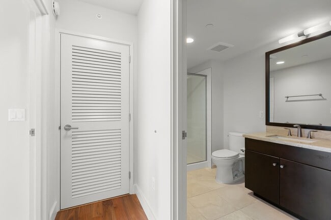 Building Photo - Beautiful Ocean View 2-Bedroom / 2-Bathroo...