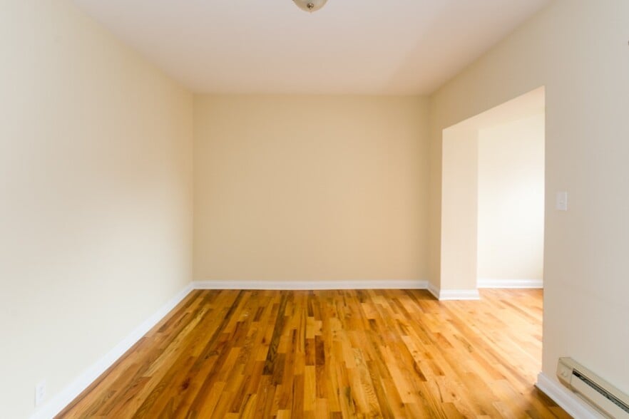 Building Photo - 4430 N Wolcott Ave