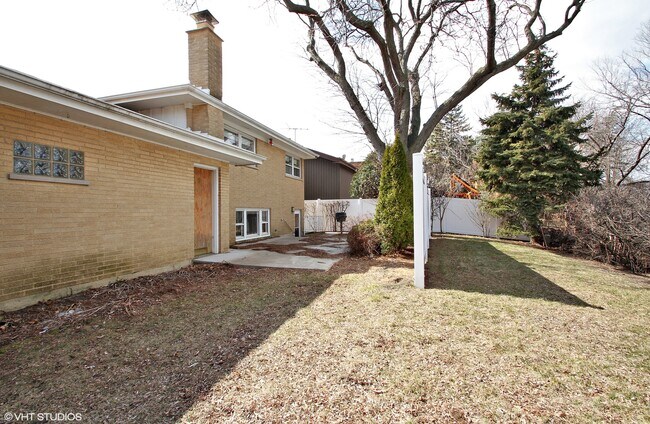 Building Photo - 8732 W North Terrace