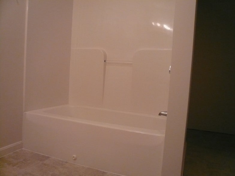 Building Photo - 84 Church Ave