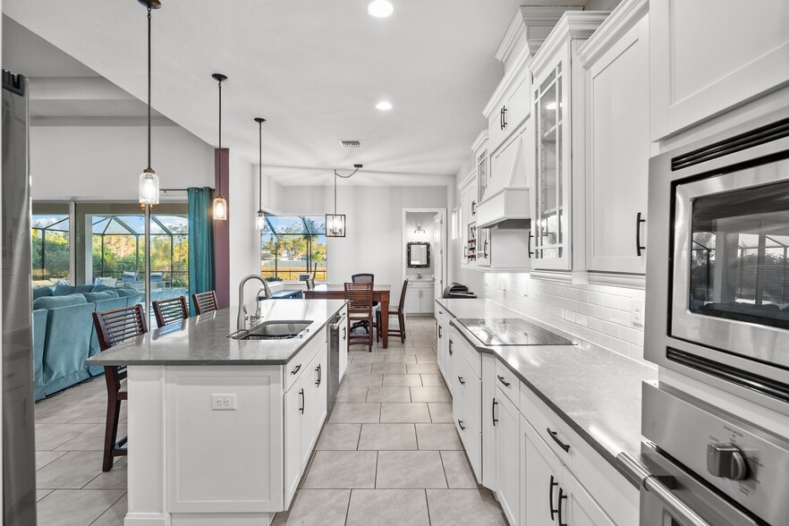 Building Photo - 7484 Ripetta St
