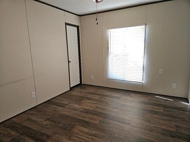 Building Photo - 482 McDonald Ln W