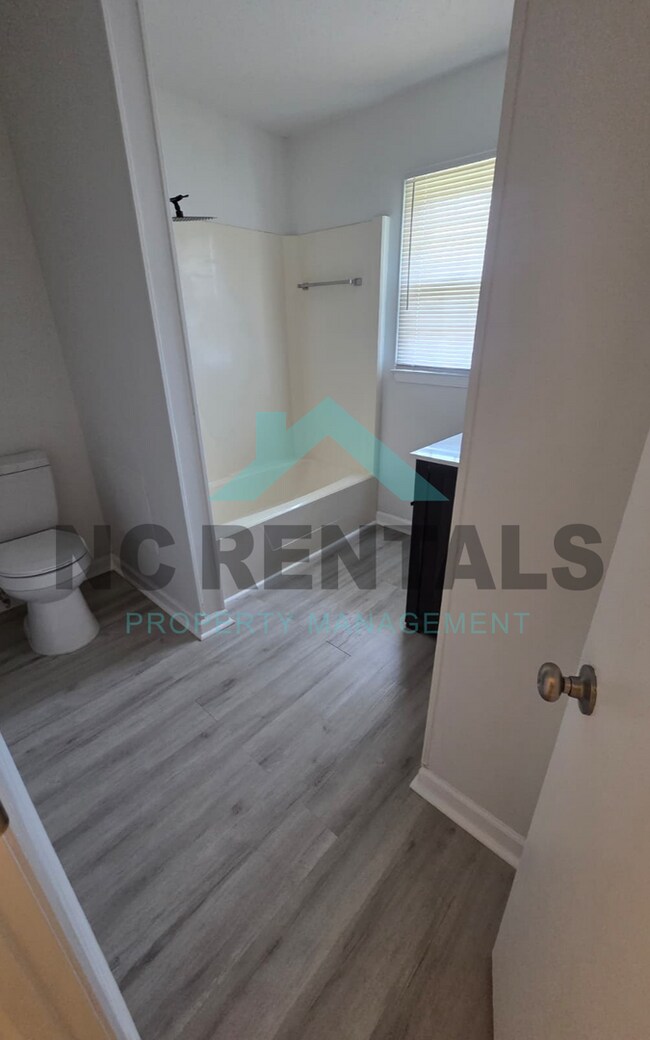 Building Photo - 2300 Carlford Rd