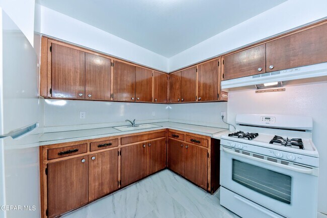 Building Photo - 4909 Winthrop Dr