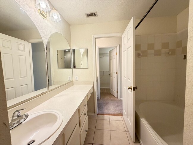Building Photo - Top-Floor Condo in Grand Reserve at Windor Parke