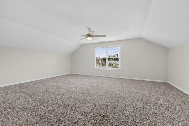 Building Photo - Like New Three Bedroom with Bonus!
