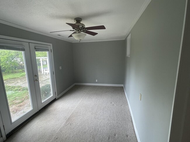 Building Photo - 911 Cherokee Ln