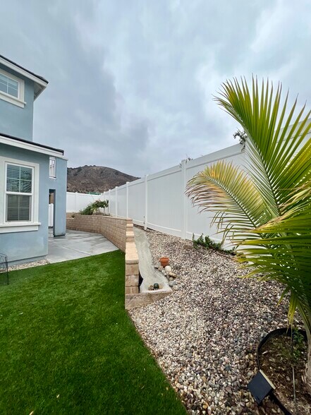 Building Photo - 394 Water Lily St