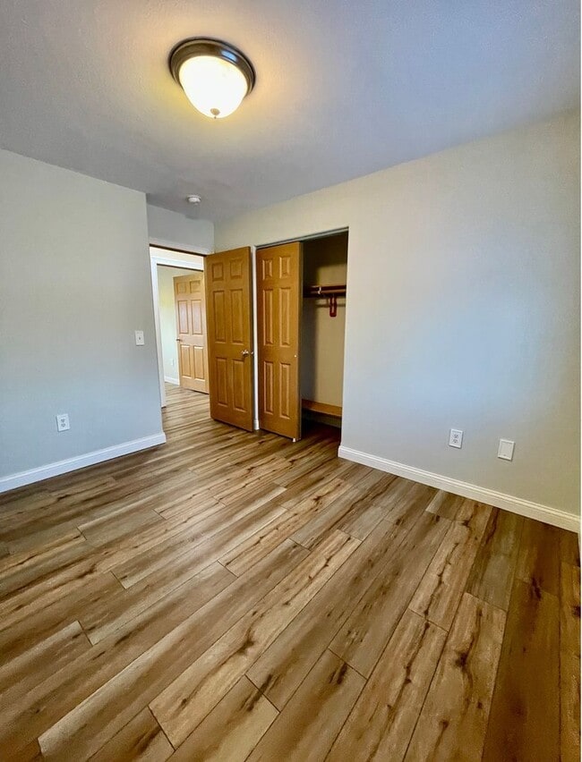 Building Photo - Fantastic, Single Family, Ranch Style home on an acre! Upgraded 3bed/2bath/2 car garage with all ...