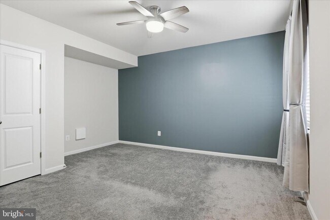 Building Photo - 889 Barksdale Dr