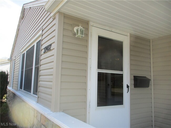 Building Photo - 32402 Bainbridge Rd