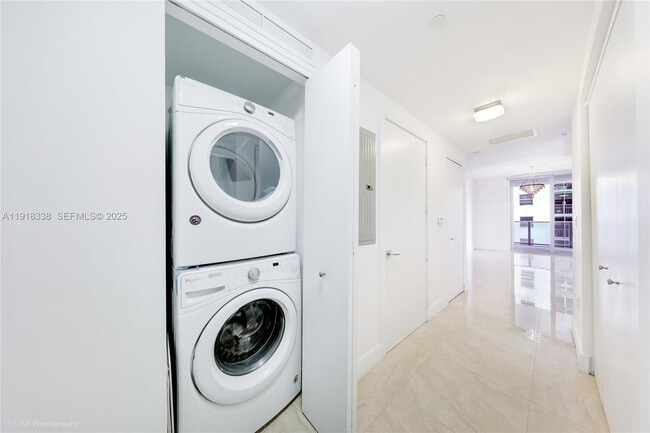 Building Photo - 488 NE 18th St