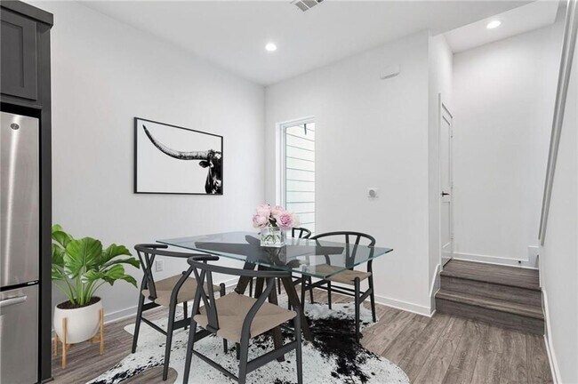 Building Photo - 2804 S 1st St