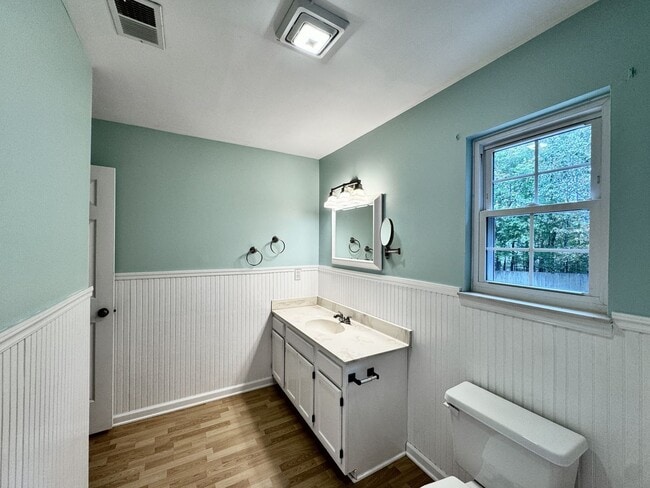 Building Photo - Ready NOW! A 4/2.5 in Glenwood! A Pet Friendly Home w/a HUGE Fenced Yard, Attached Garage!