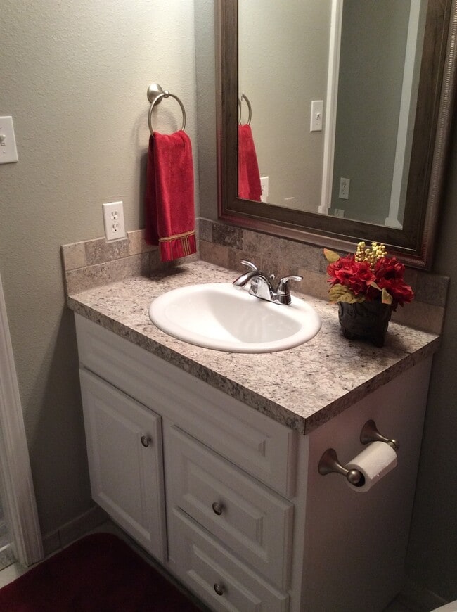 Building Photo - GREAT COLLEGE PROPERTY--PRE-LEASING FOR AUGUST! Completely Updated! 3 bedroom/2 bath Close to TTU...