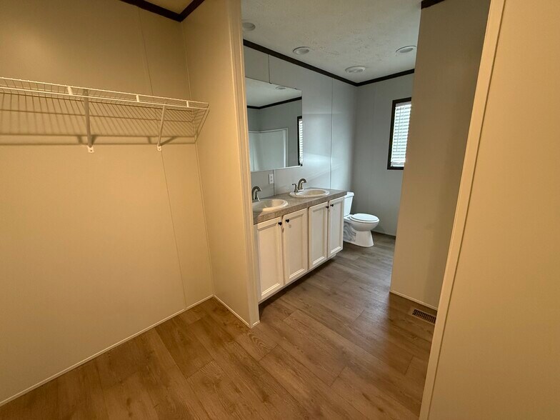 Building Photo - 135 Prairie Dr