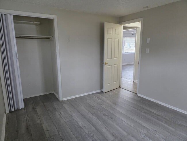 Building Photo - 2 bed, 1 bath Home in Elkhart IN   ACCEPTING SECTION 8