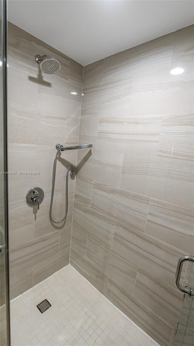 Building Photo - 3245 NE 184th St