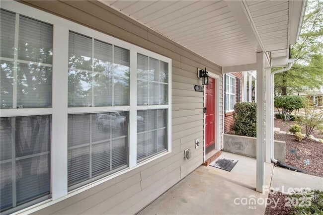 Building Photo - 137 Lynch Cir