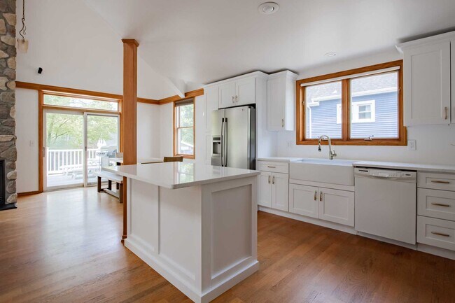 Building Photo - 74 Clinton Pl