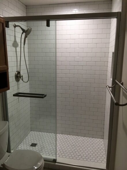 Building Photo - 402 Manchester Ln