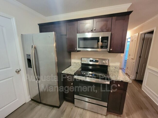 Building Photo - 640 Vista Dr