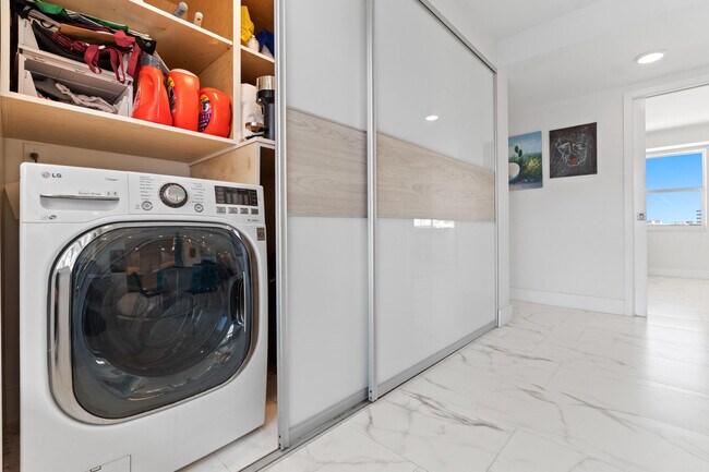 Building Photo - 121 Golden Isles Dr