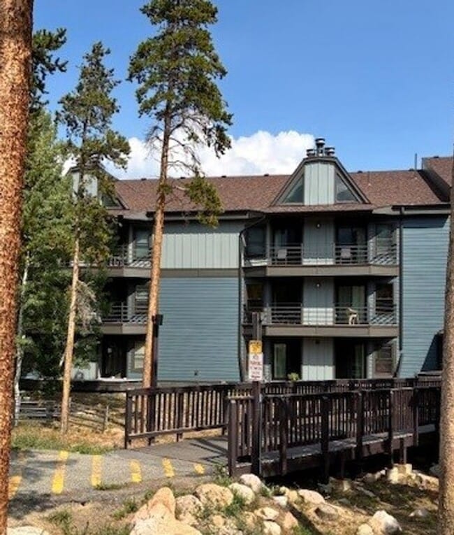 Building Photo - Long Term Rental- Buffalo Ridge/Village 403CC