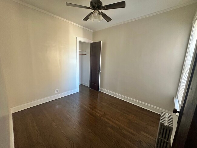 Building Photo - 1310 W Thorndale Ave