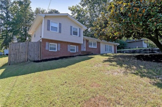 Welcome home! - 114 Woodglen Dr