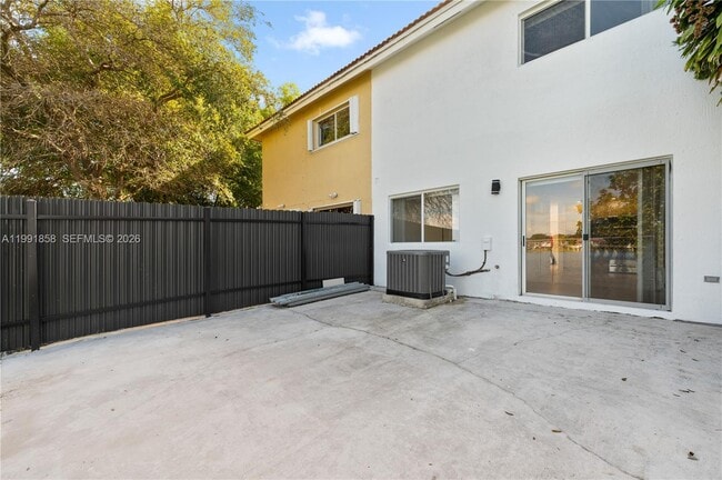 Building Photo - 365 NW 109th Ave