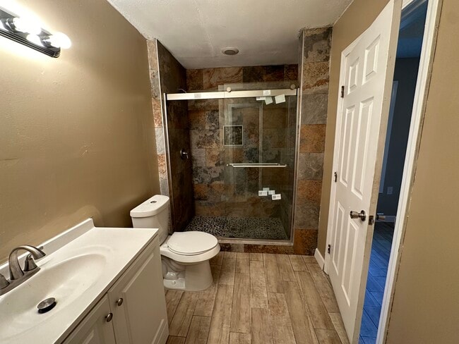 Primary bathroom - 5 Laudeac Ct