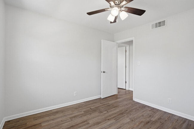 Building Photo - 405 Brewer Dr