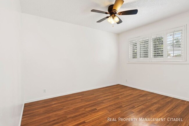 Building Photo - 2260 E Standish Ave