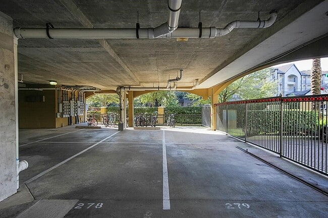 Building Photo - 7575 Kirby Dr