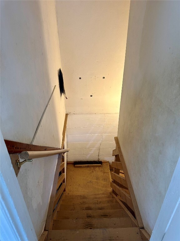 Building Photo - 1422 Tamerton Ave