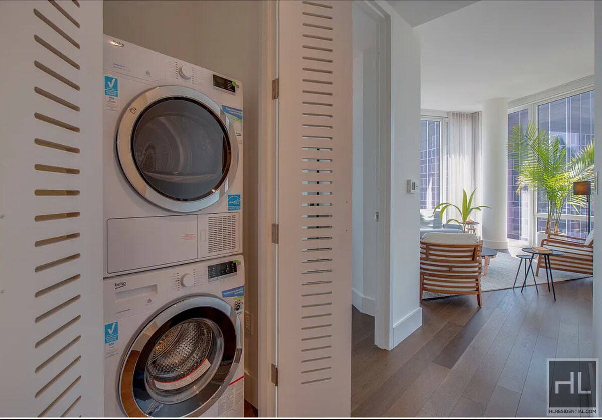 Building Photo - East 44th Street