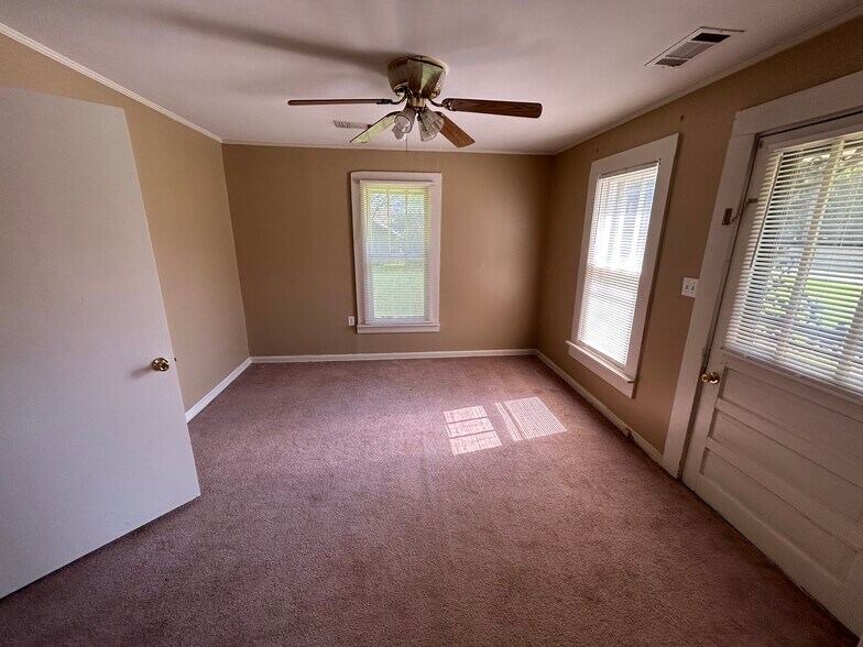 Bedroom 3 with closet - 3901 Munford Giltedge Rd