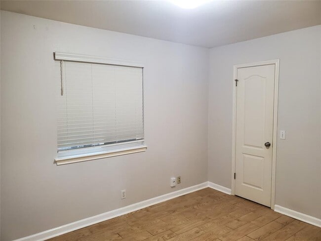 Building Photo - 2305 E Riviera Dr