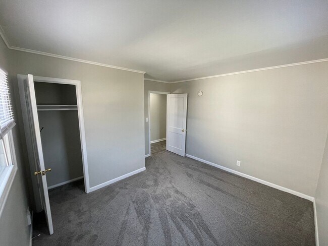 Building Photo - 2160 Ulen Ln