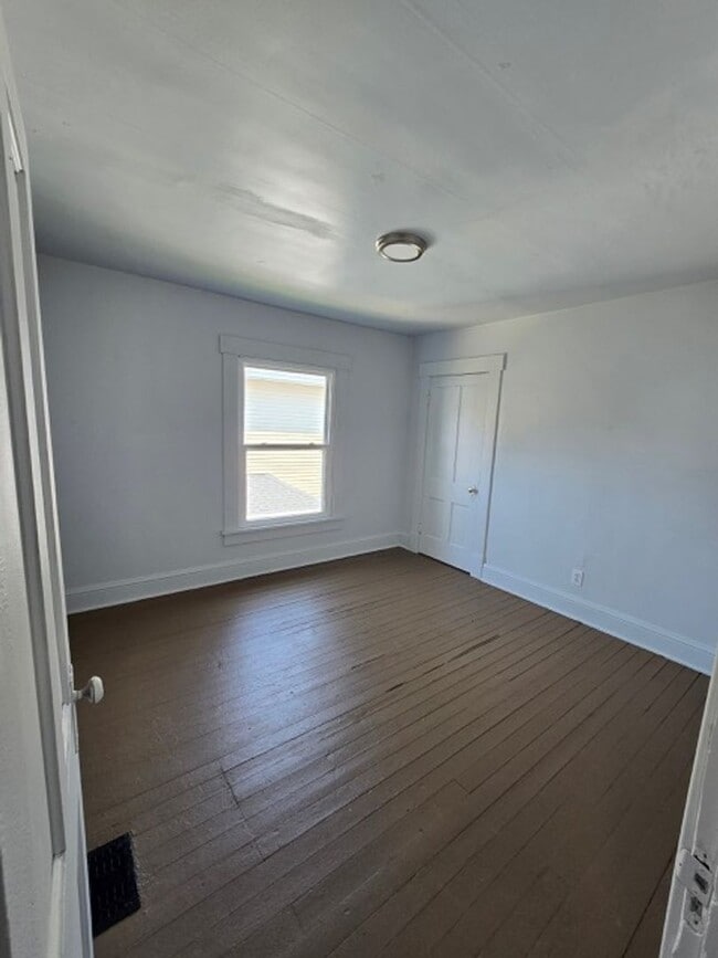 Building Photo - 408 E Market St