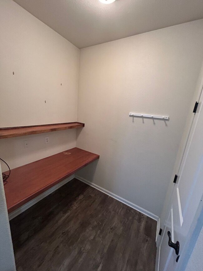 Building Photo - Comfortable 3-Bedroom Home in Gated Cottonwood Community