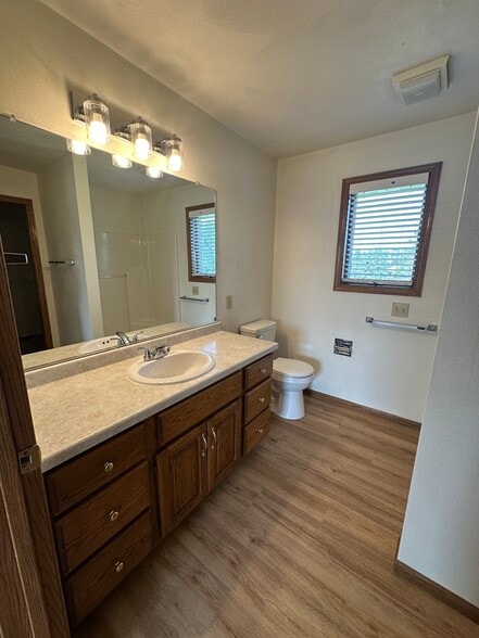 Building Photo - N511 Willowcrest Ct