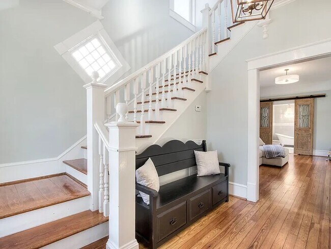 Building Photo - 3 Bedrooms, 2 Bathrooms - Home close to Downtown Rome!